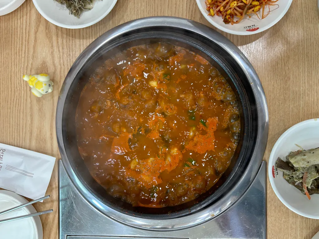 메운탕 4인분이 담긴 그릇이 보이는 이미지